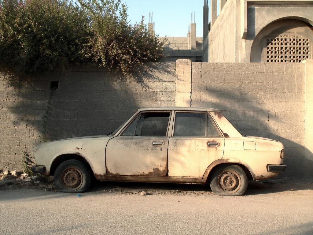 شراء سيارة معطلة